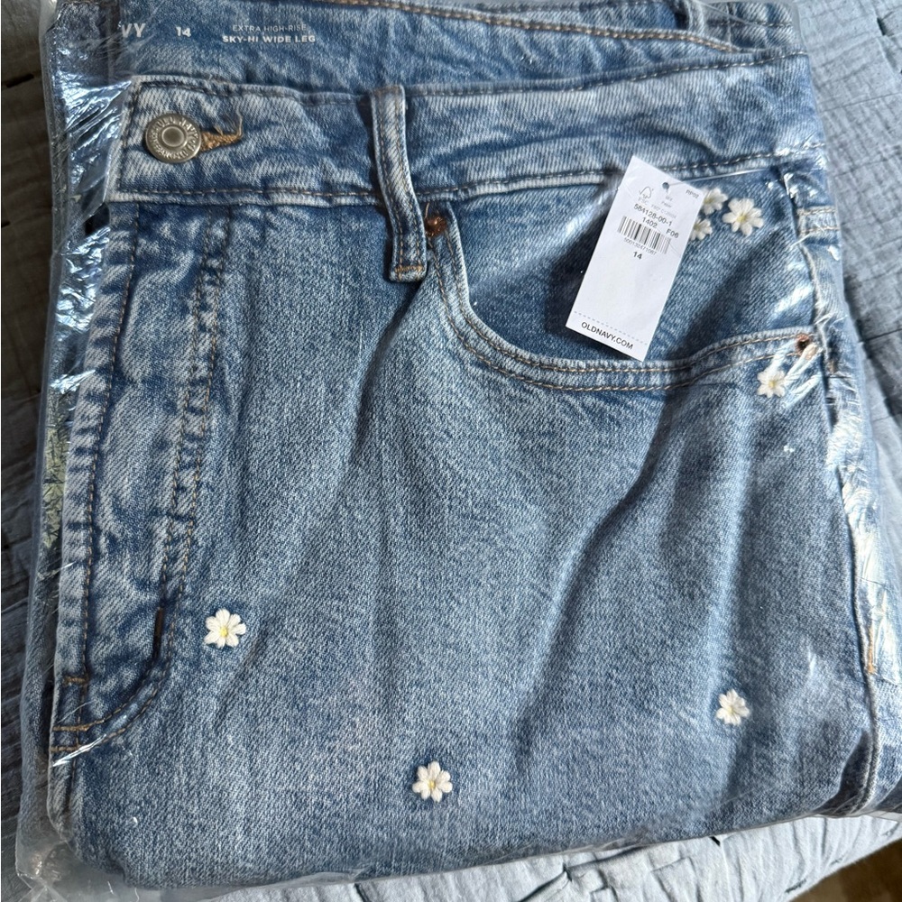 Old Navy extra high waist embroidered daisy wide leg jeans,  size 14 Reg